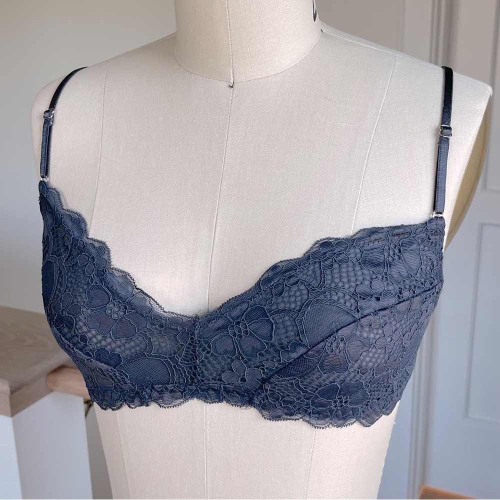 Coobie wireless blue stretch lace bra w/back closure, size M, fits 34B